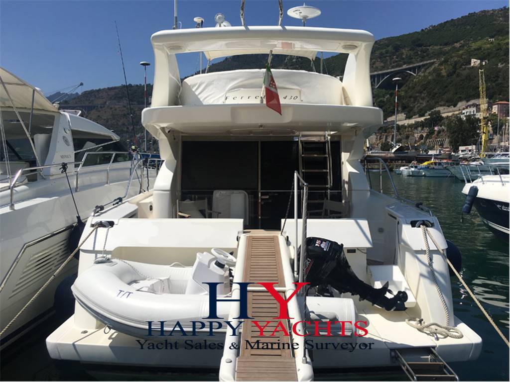 Ferretti yachts 430