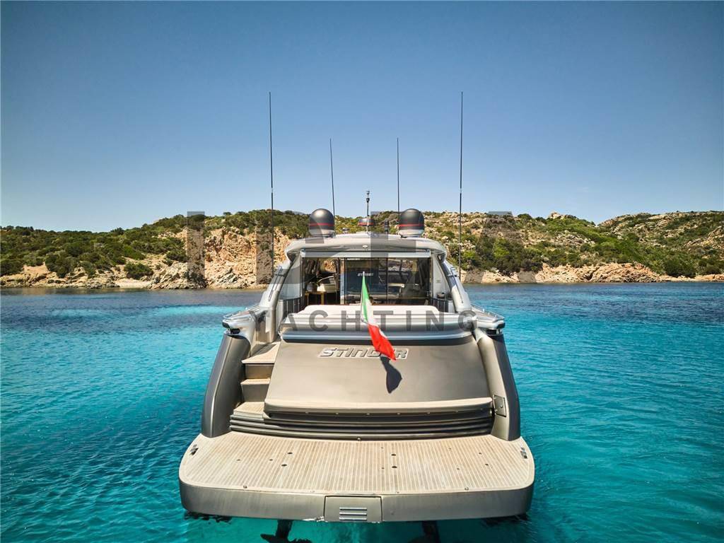 Pershing 76