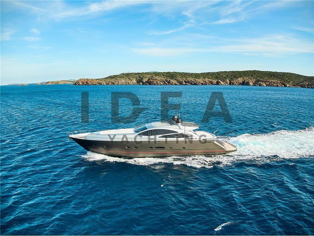 Pershing 76