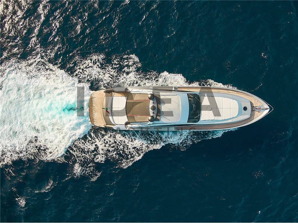 Pershing 76
