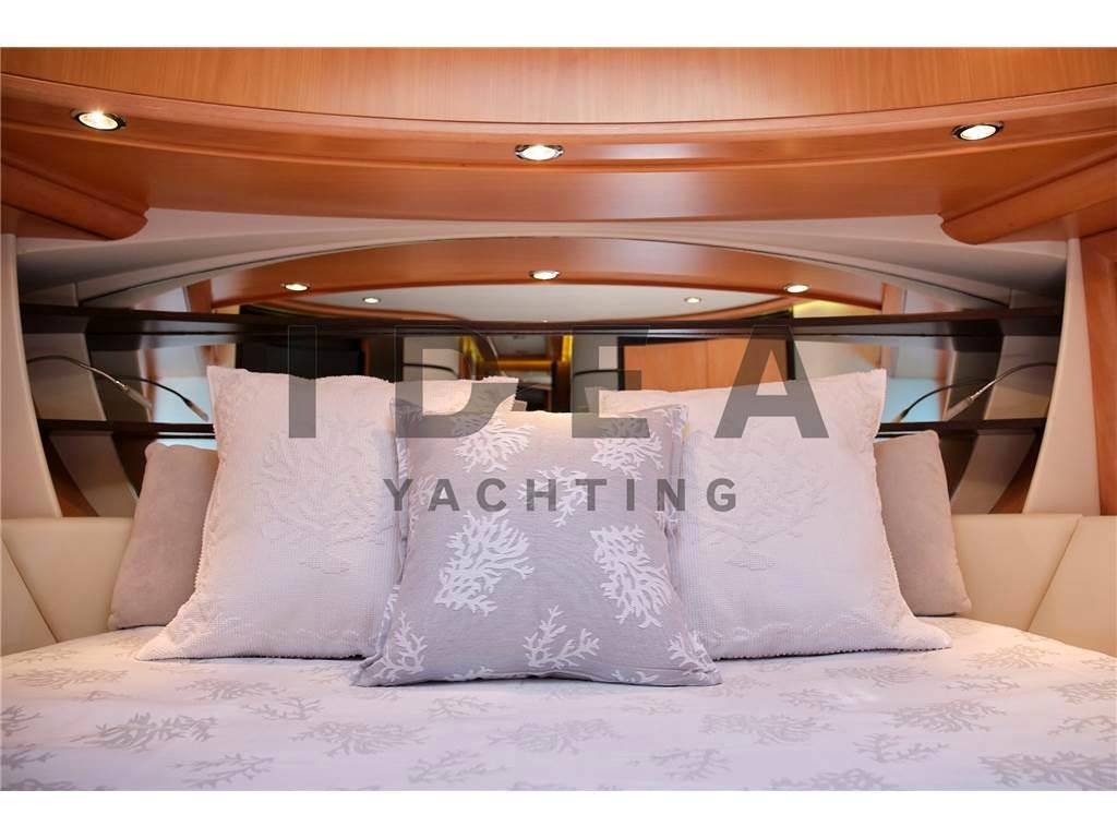 Pershing 76