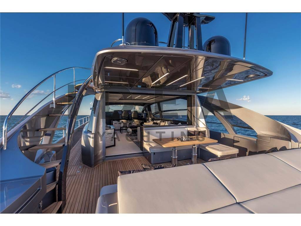 Pershing 8x