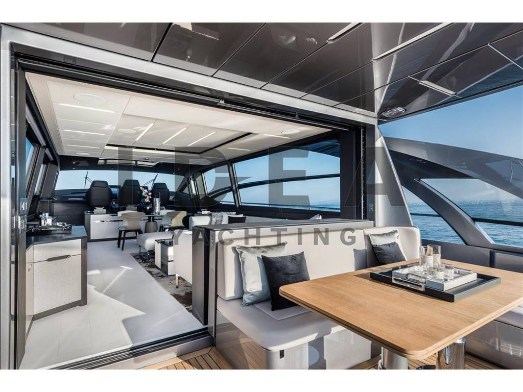Pershing 8x