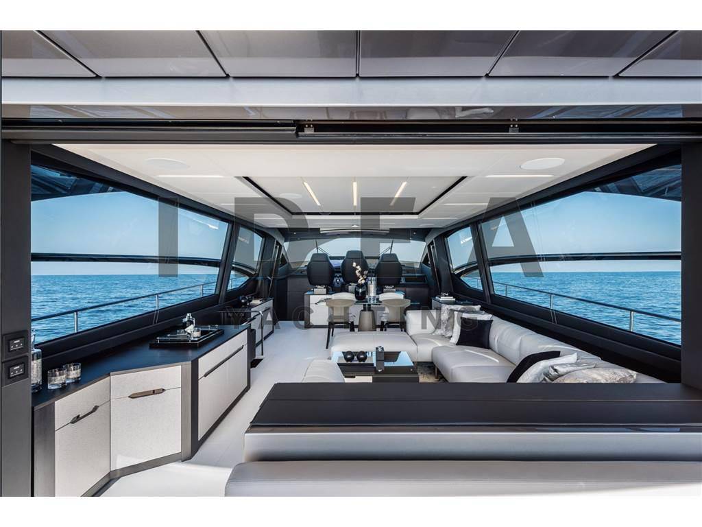 Pershing 8x