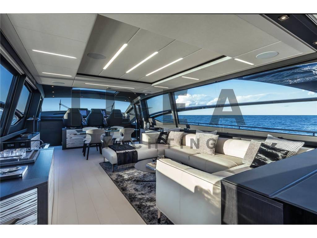 Pershing 8x