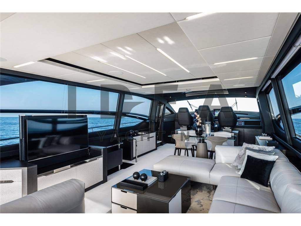 Pershing 8x