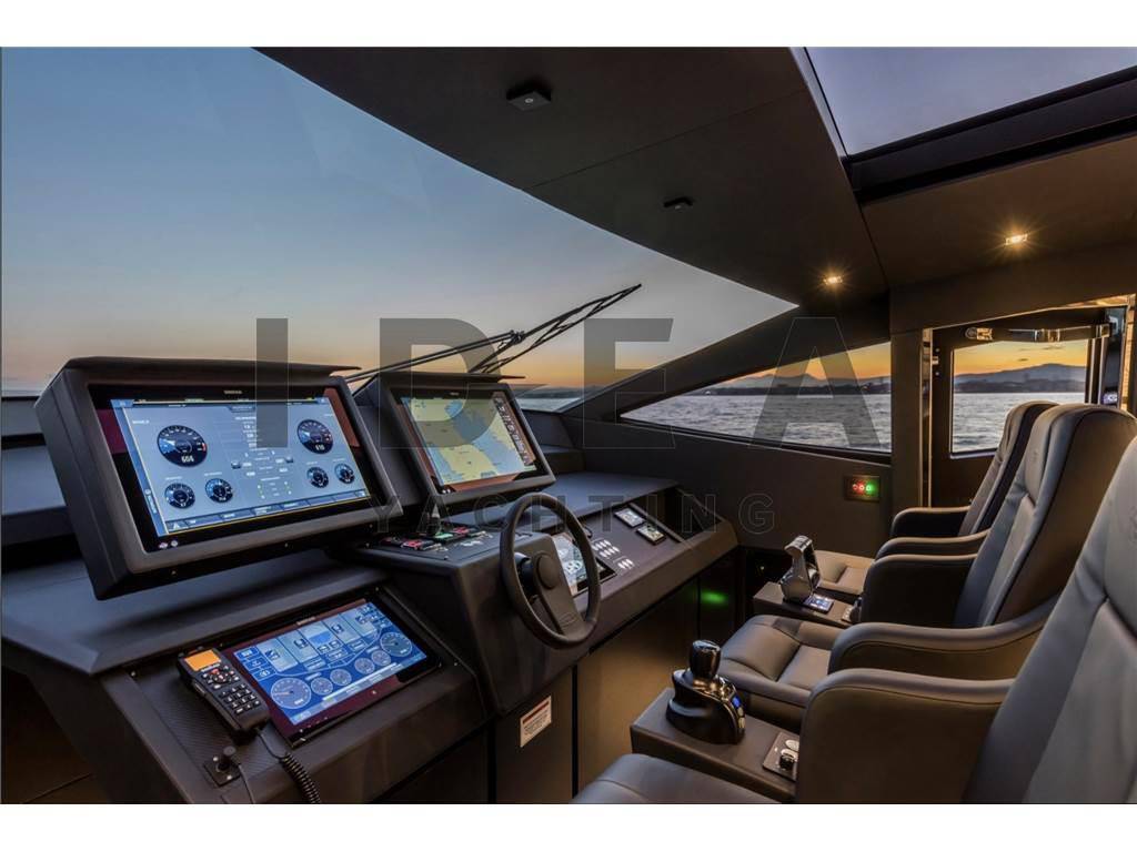 Pershing 8x