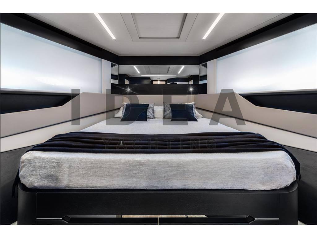 Pershing 8x