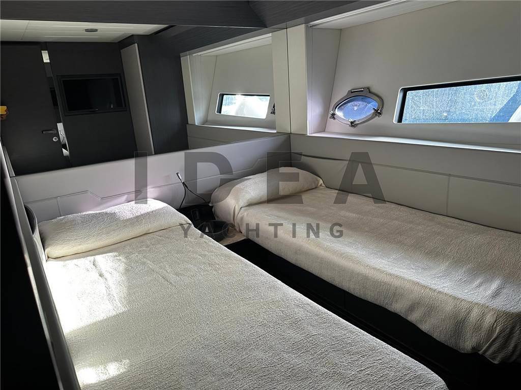 Pershing 8x