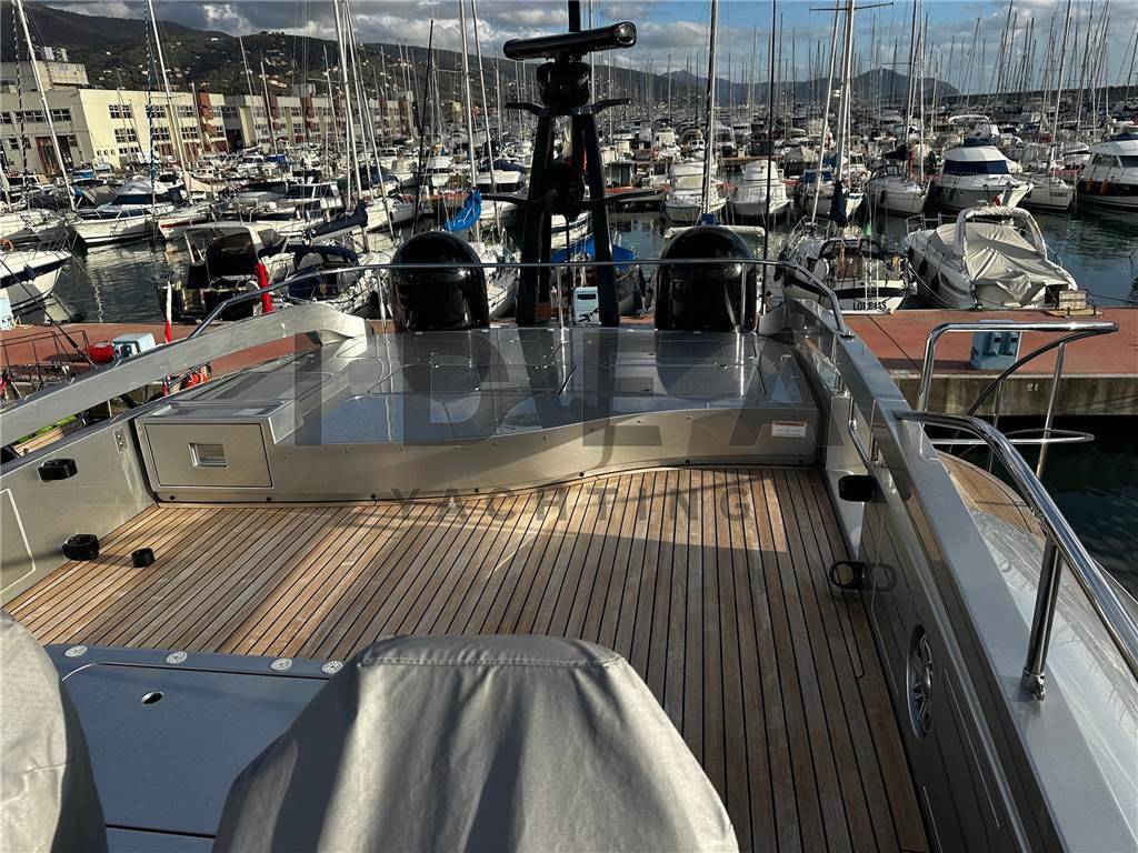 Pershing 8x