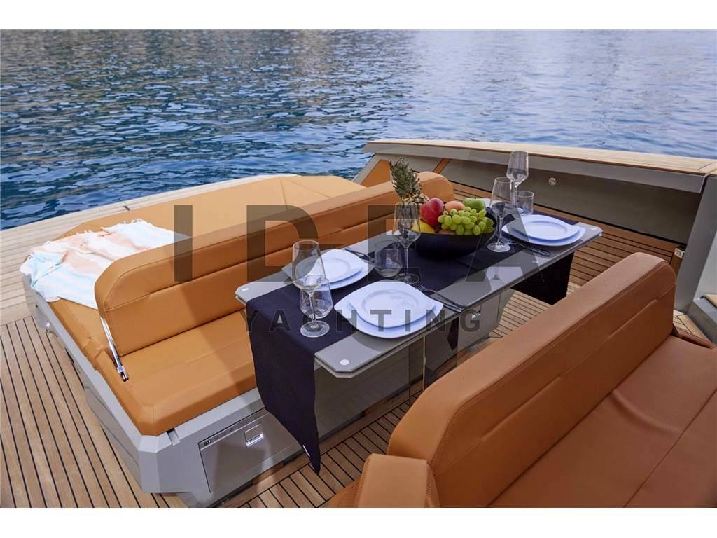 Evo yachts R4+