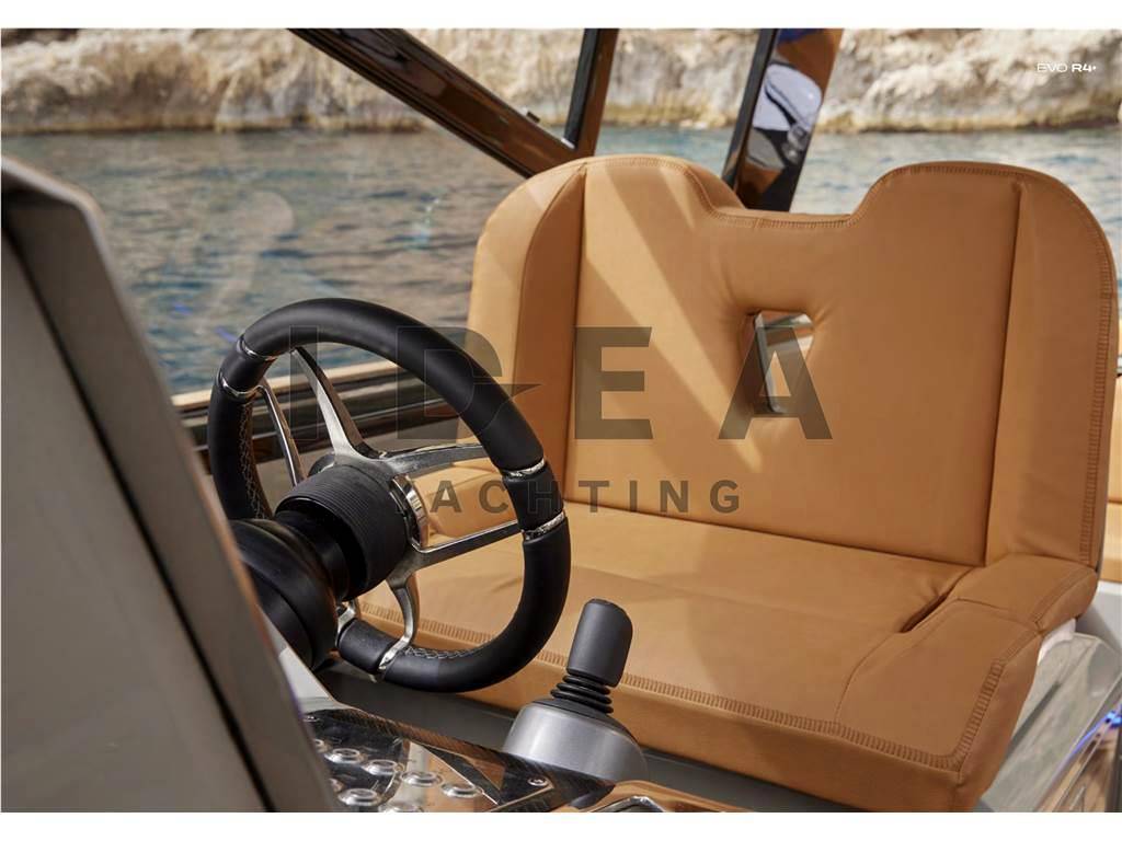 Evo yachts R4+