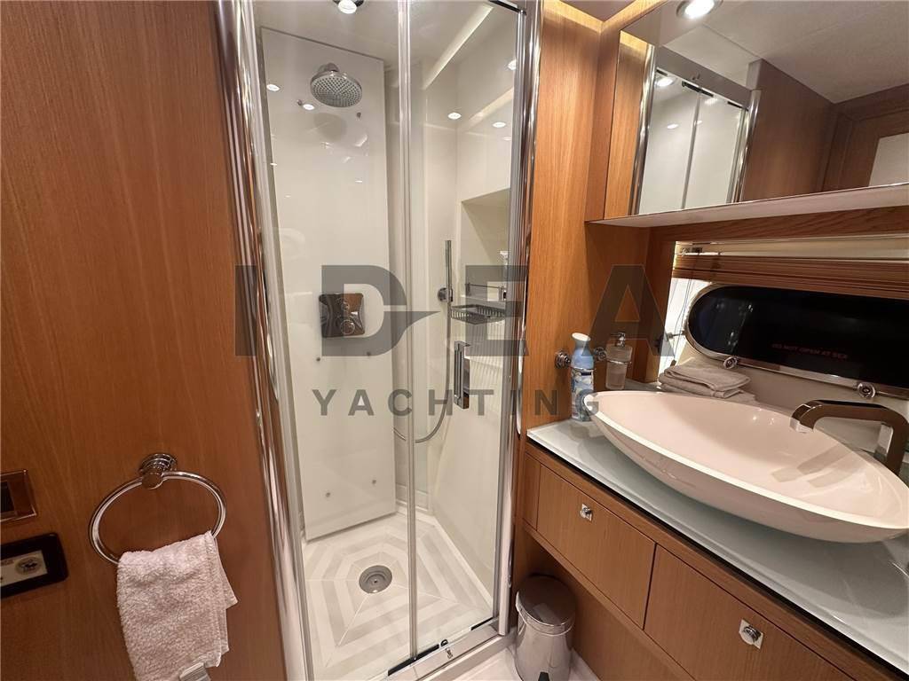 Sunseeker Predator 84