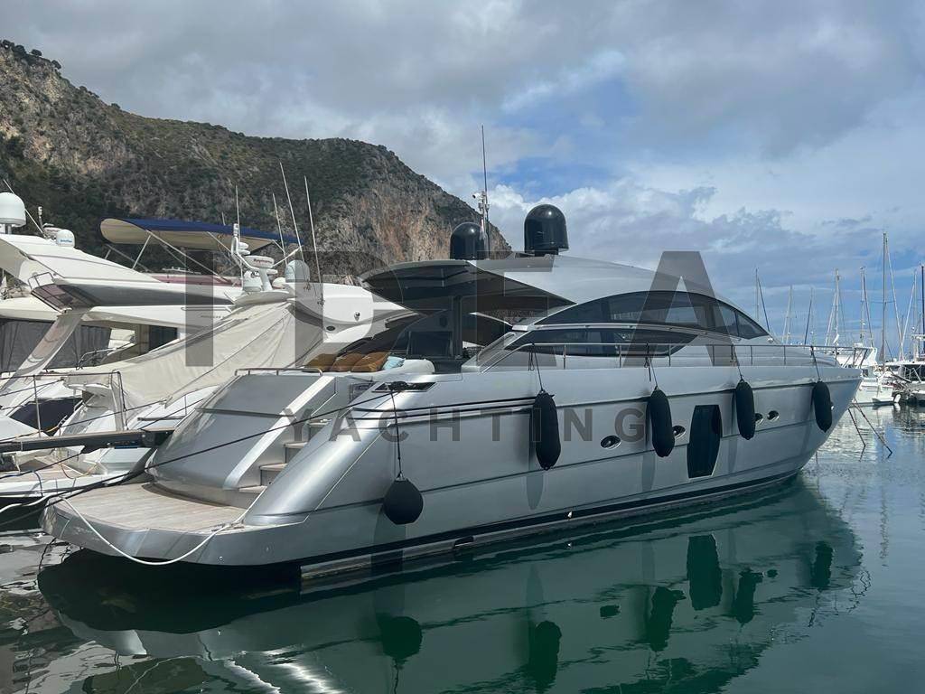Pershing 64'