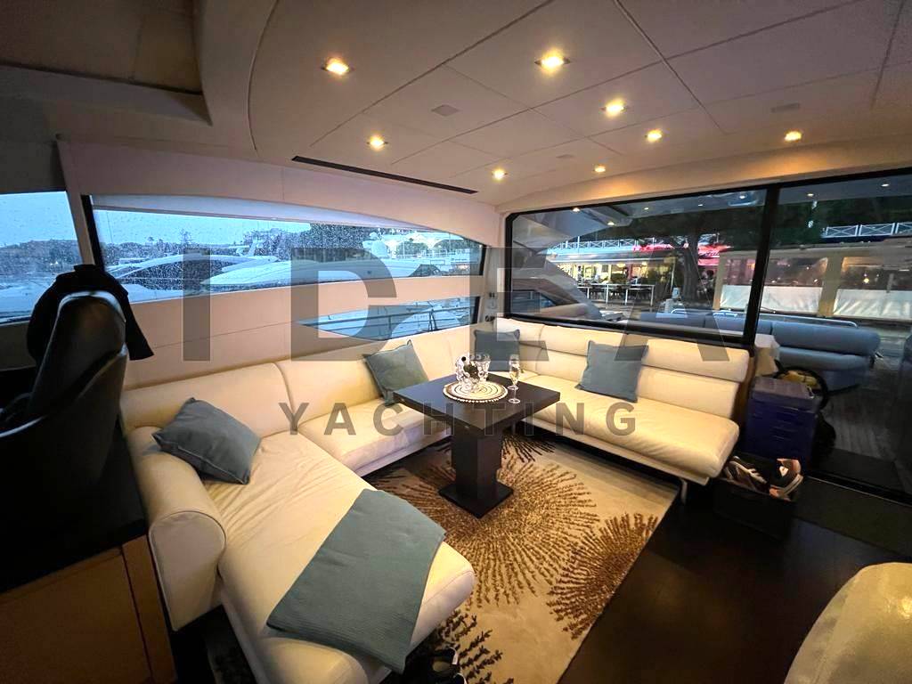 Pershing 64'