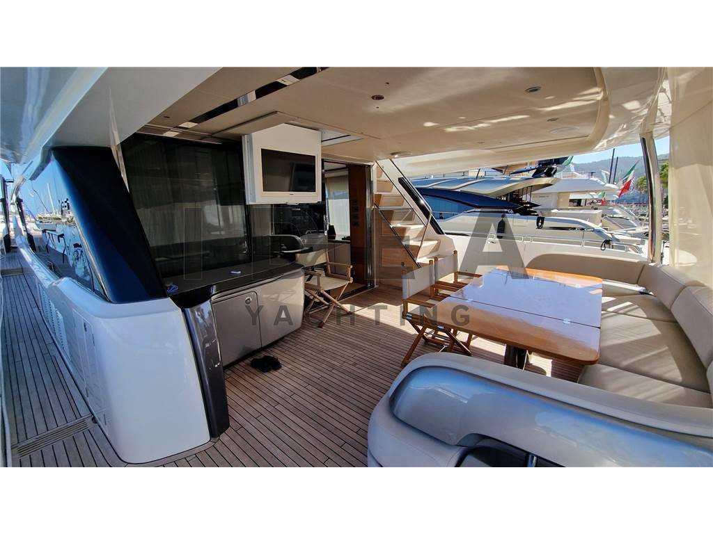 Princess yachts Y85