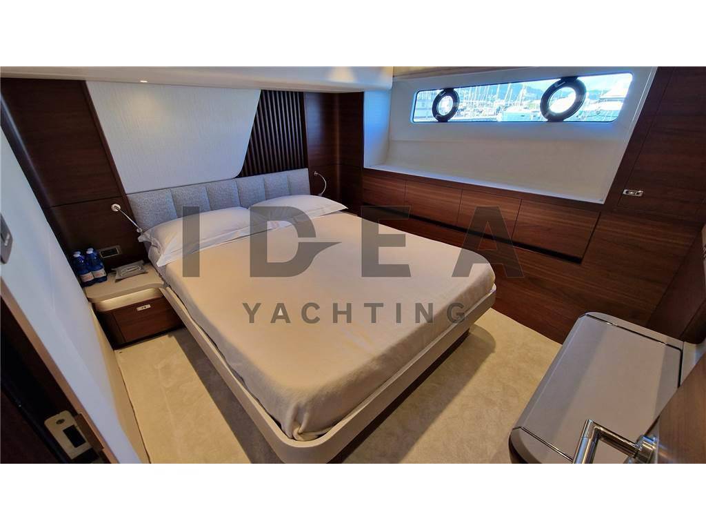 Princess yachts Y85