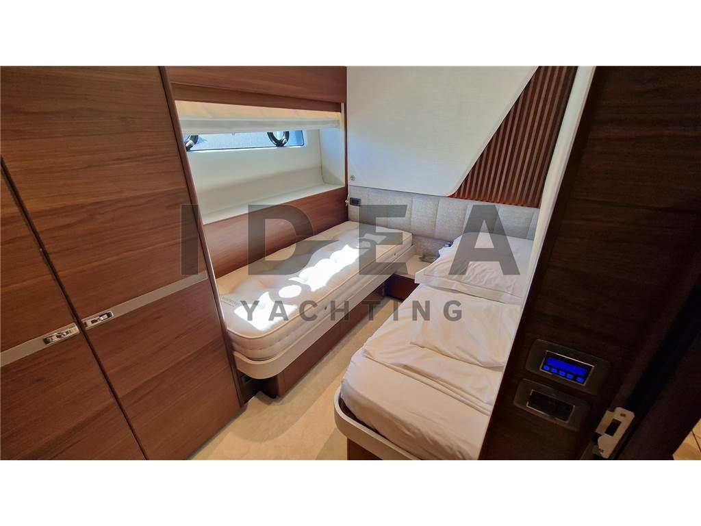 Princess yachts Y85