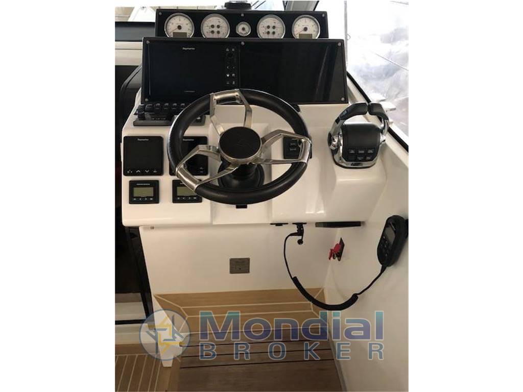 Sealine S330 usato