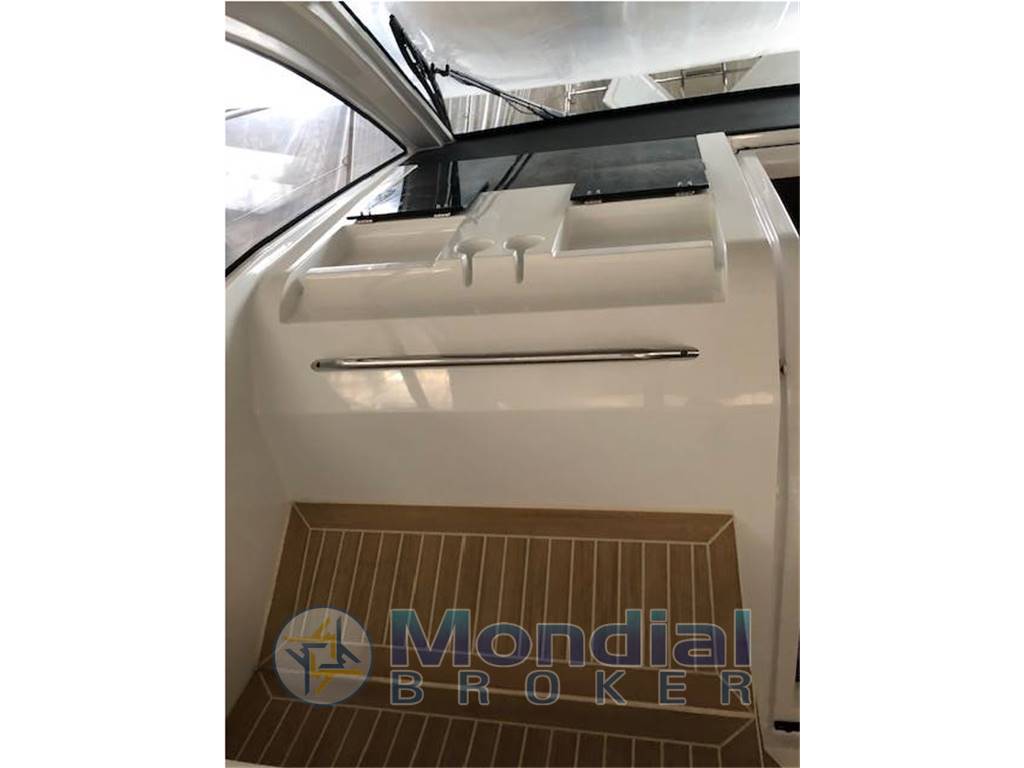 Sealine S330 usato