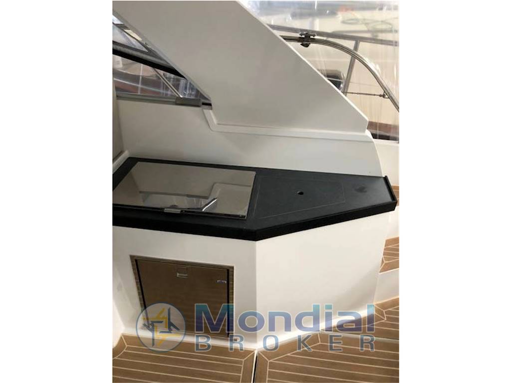 Sealine S330 usato