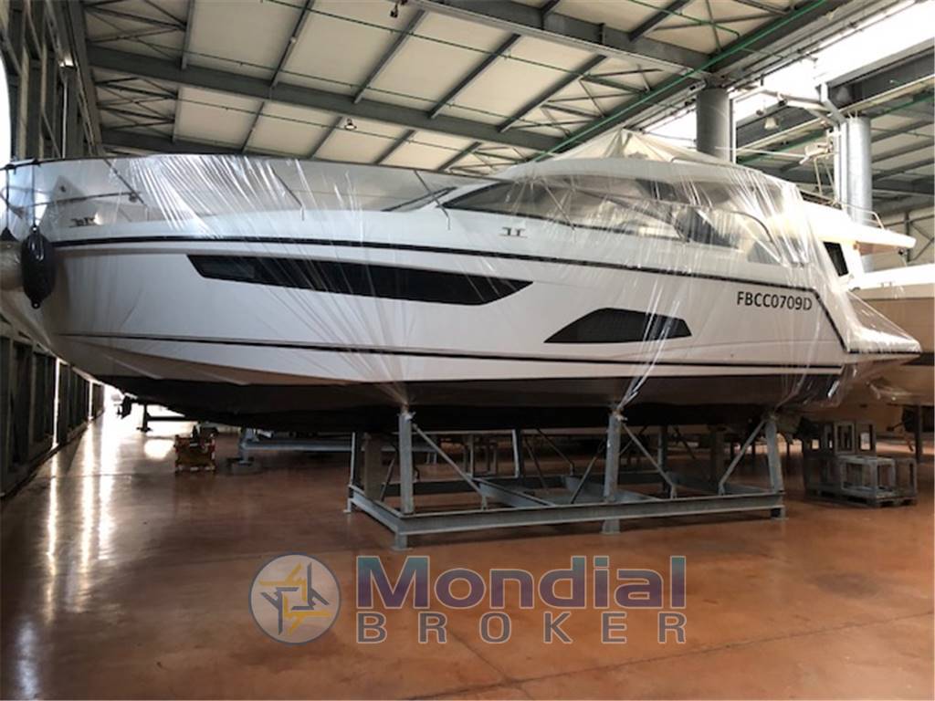 Sealine S330 usato