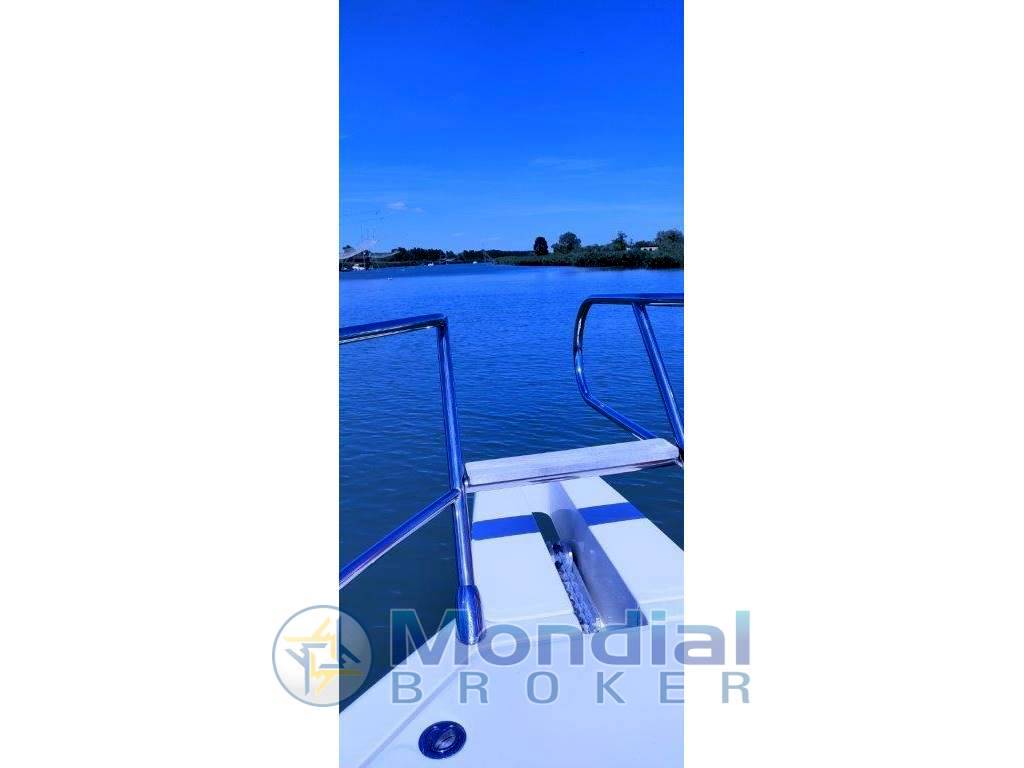 Boston whaler Outrage 28 usato