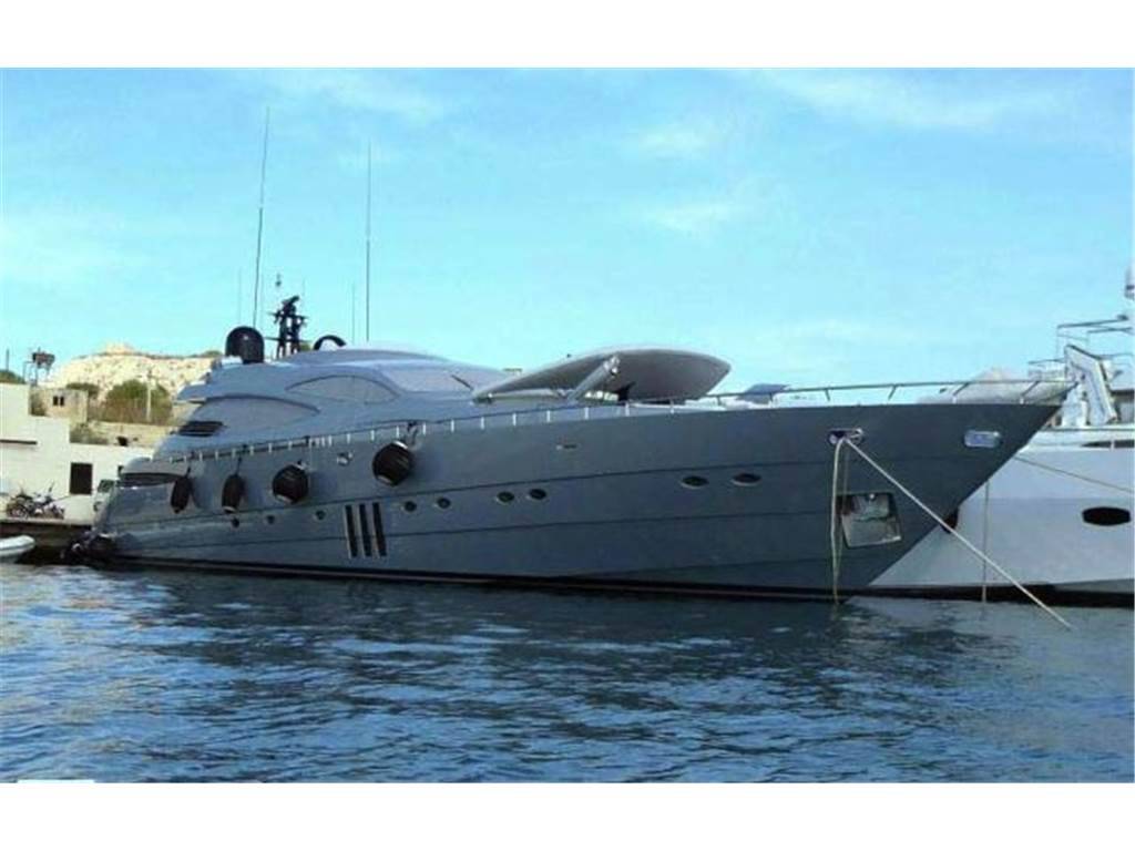 Pershing 115