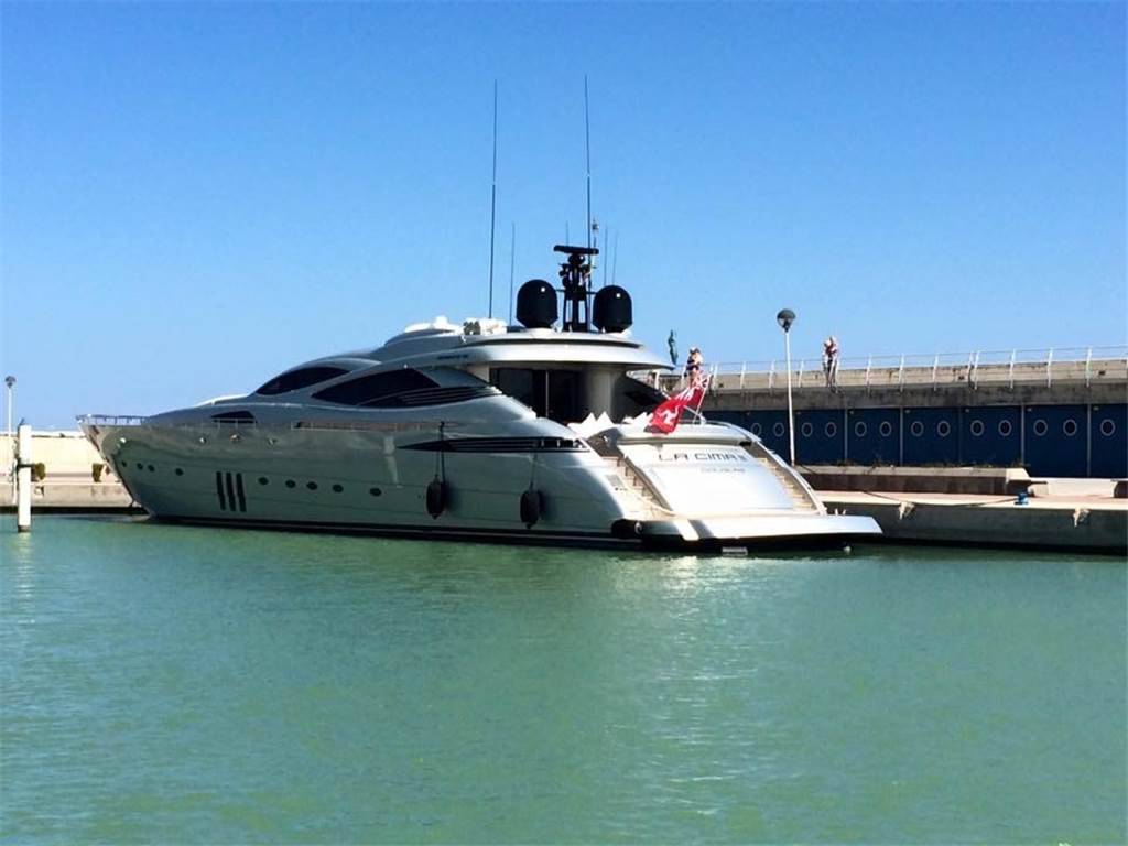 Pershing 115