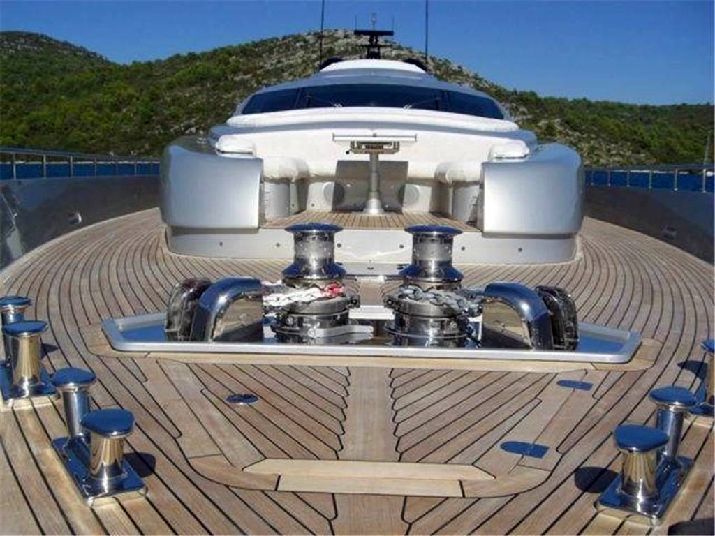 Pershing 115