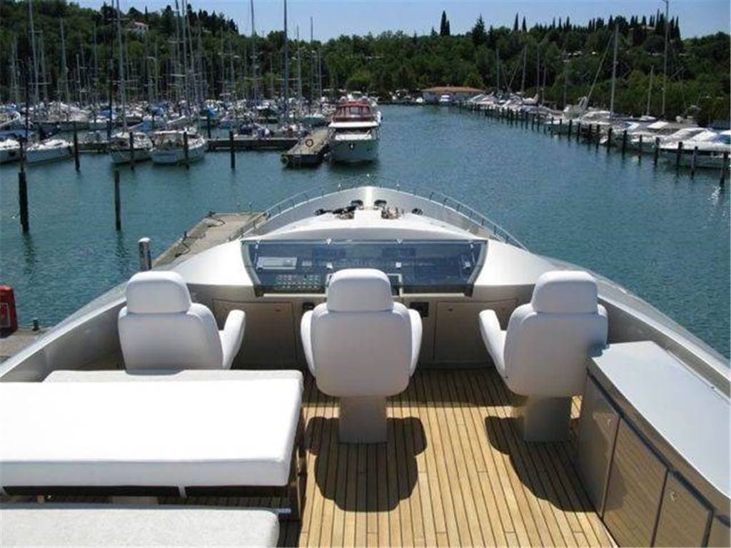 Pershing 115