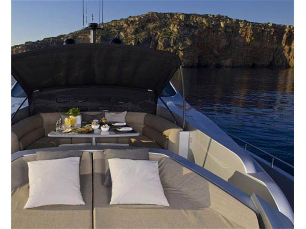 Pershing 90
