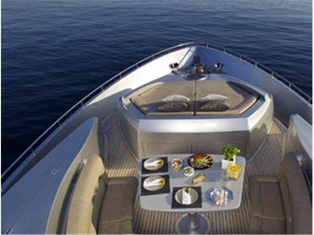 Pershing 90