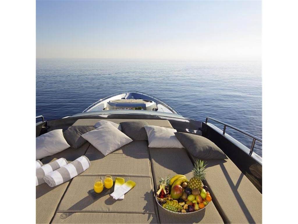 Pershing 90