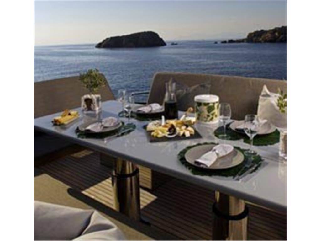 Pershing 90