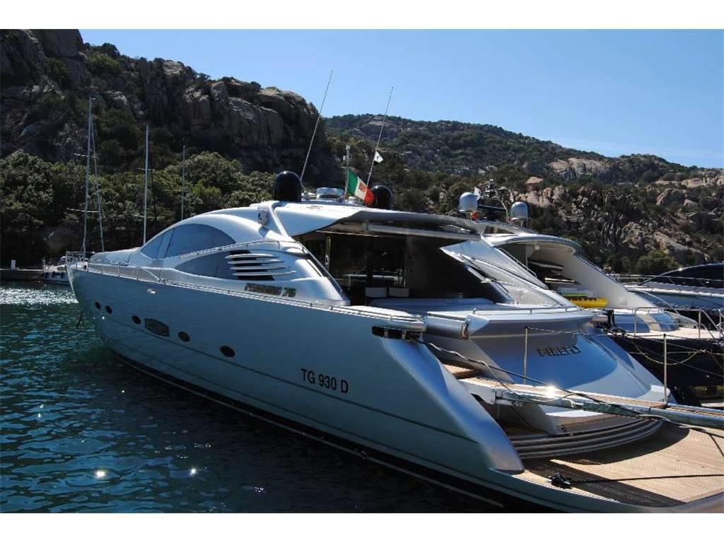 Pershing 76