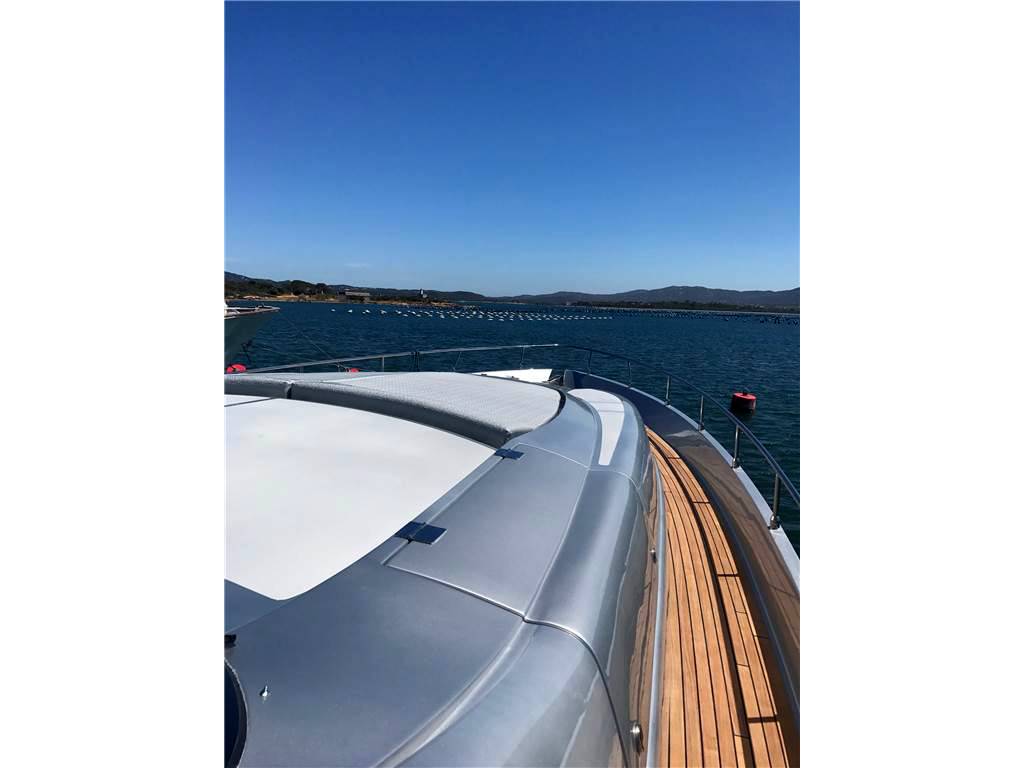 Pershing 76