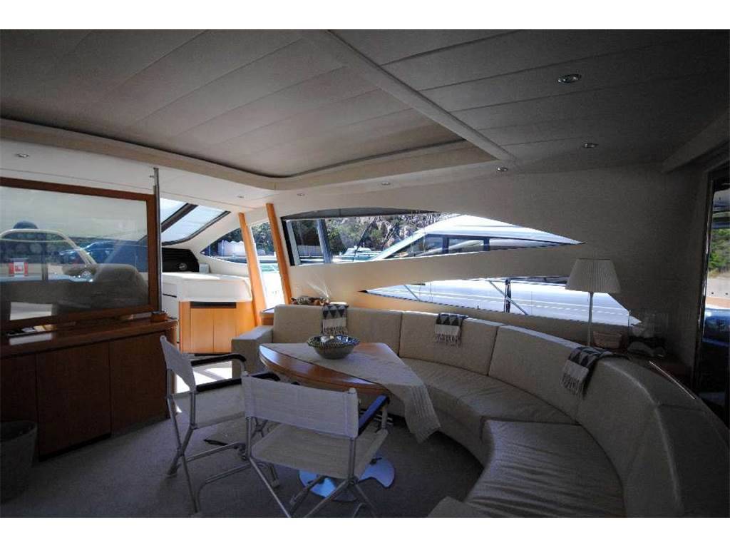Pershing 76