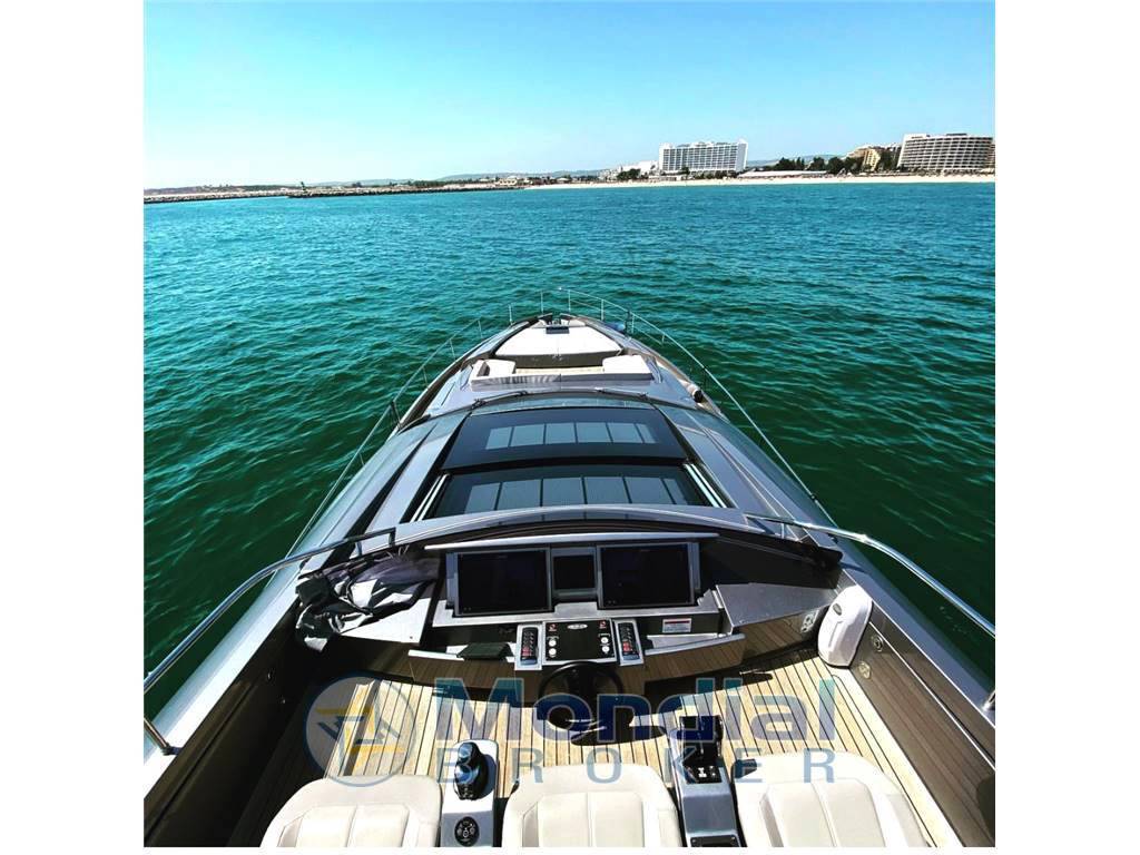 Pershing 8x