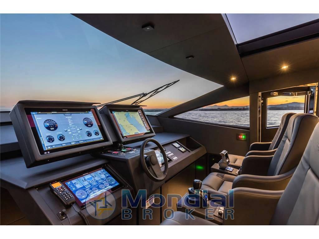 Pershing 8x