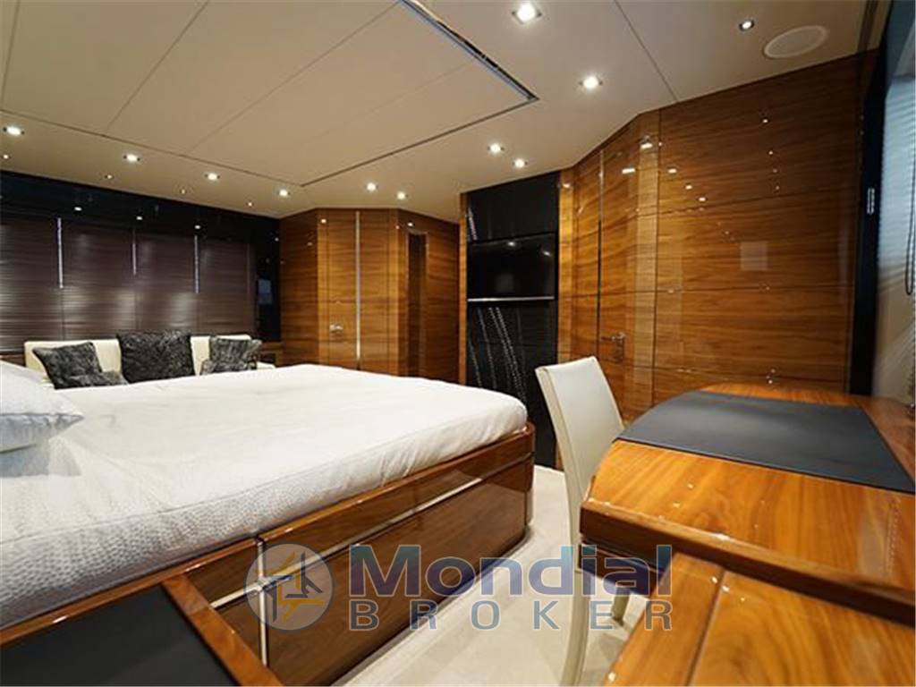 Sunseeker 68 sport yacht