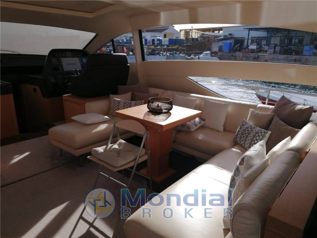 Pershing 64