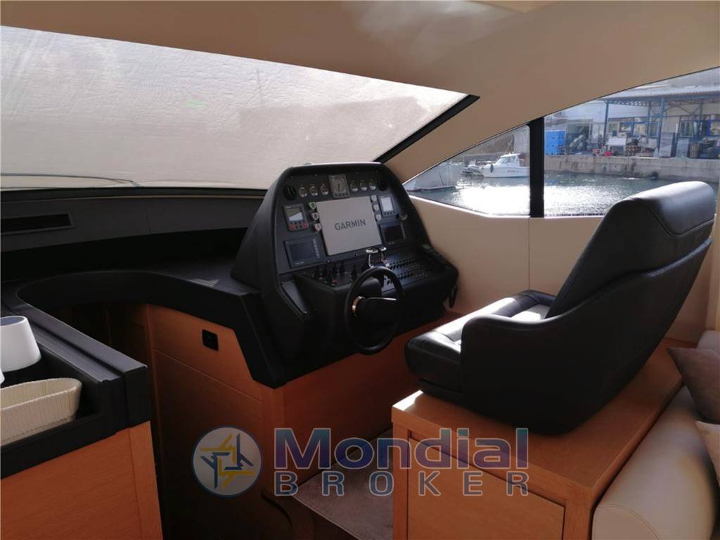 Pershing 64