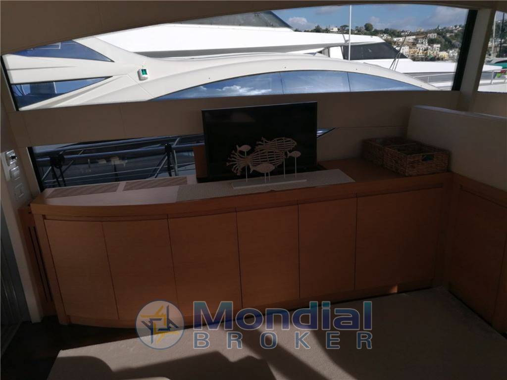 Pershing 64