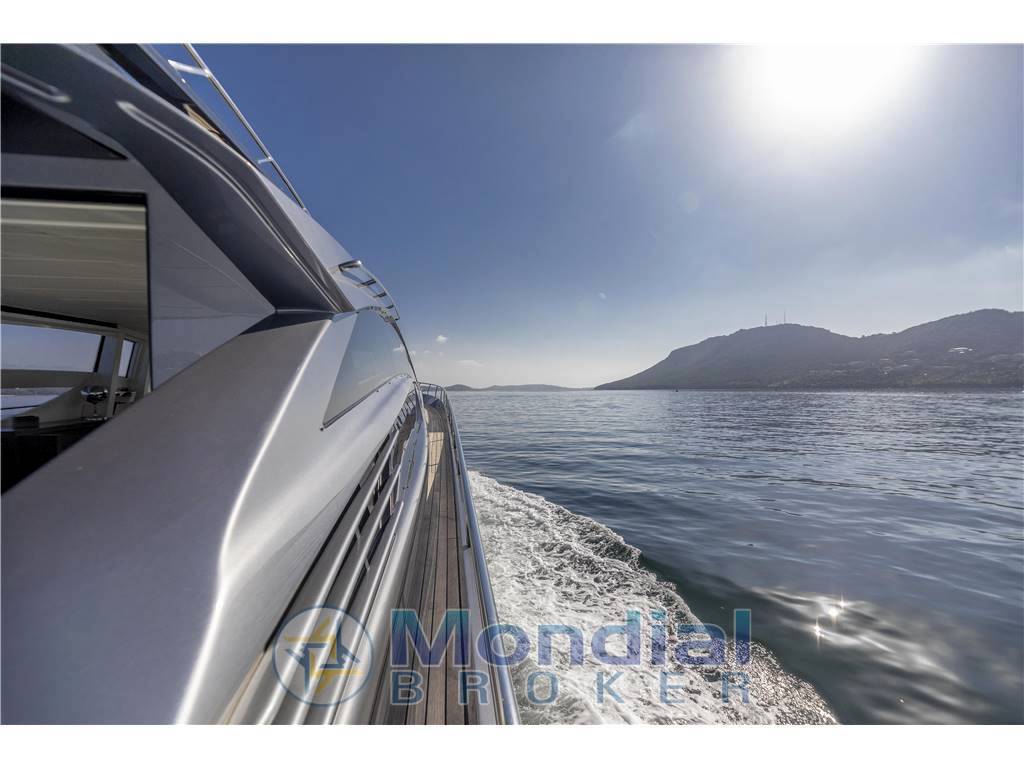Pershing 82