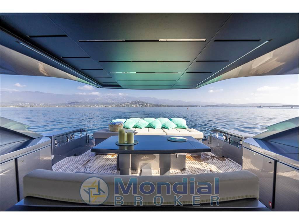 Pershing 82