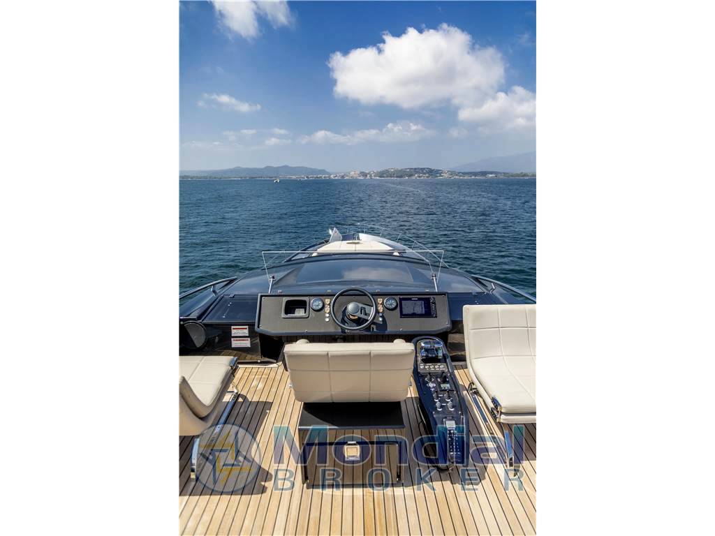 Pershing 82