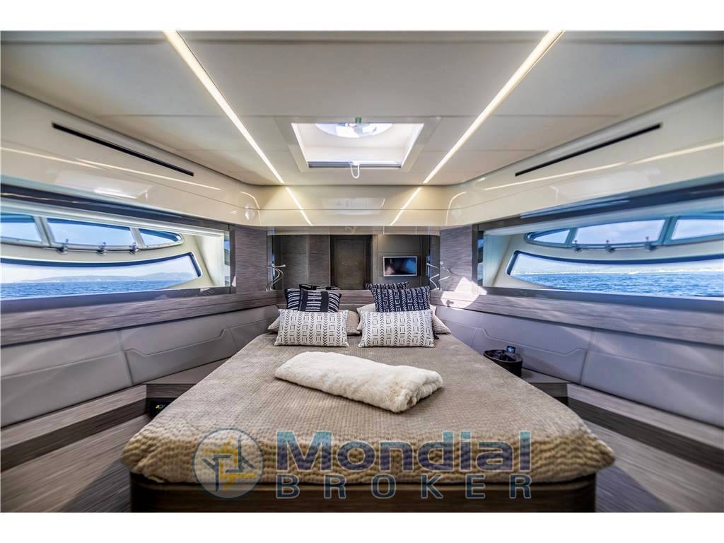 Pershing 82