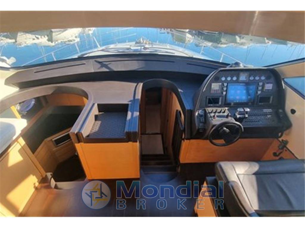 Pershing 64