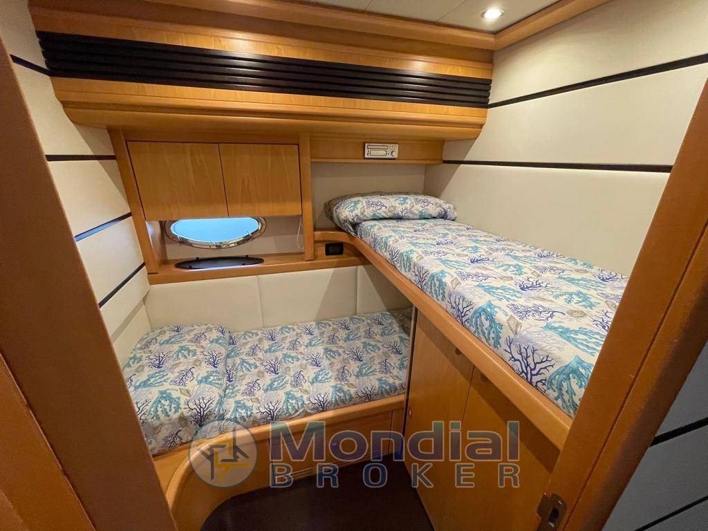 Pershing 76